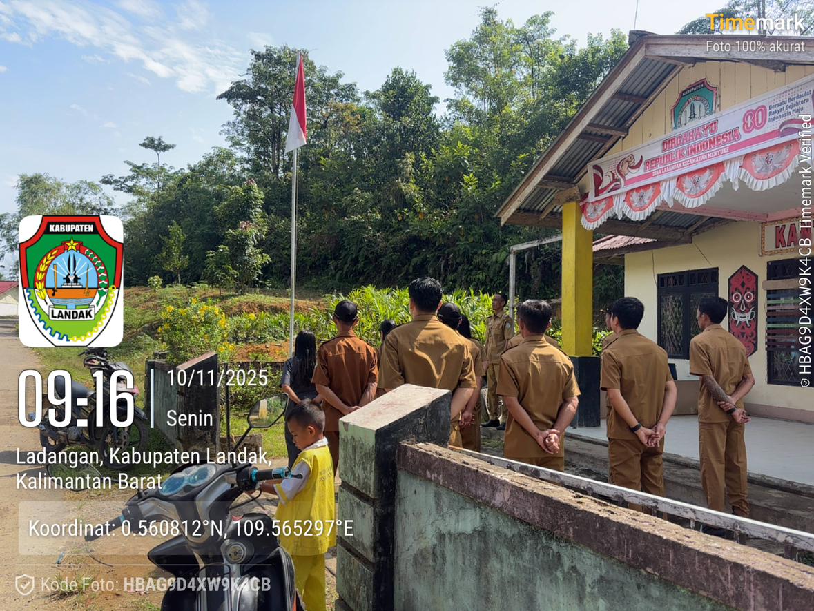 Kepala Desa dan Seluruh Aparatur Desa Memperingati Hari Pahlawan